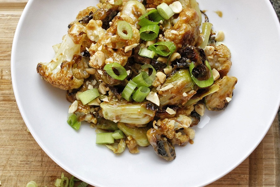 2B Mindset Veggies Most Lunches Overhead View of a Bowl of Kung Pao Veggies