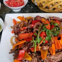 This easy crockpot steak fajitas recipe is perfect to make on those busy days when time is short. Plus, it is healthy making it an easy choice for your fit lifestyle. Crock Pot Recipes | Slow Cooker Recipes | Healthy Recipes | Healthy Crockpot Recipes | Low Carb Recipes #Fajitas #MexicanRecipes #recipes