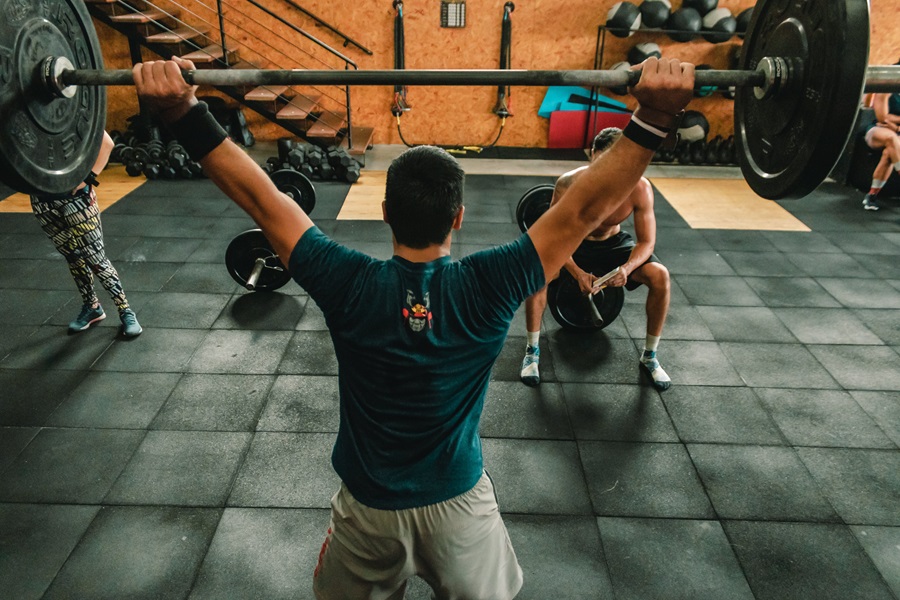 Beachbody LIIFT4 FAQ a Man Lifting Weights in a Gym