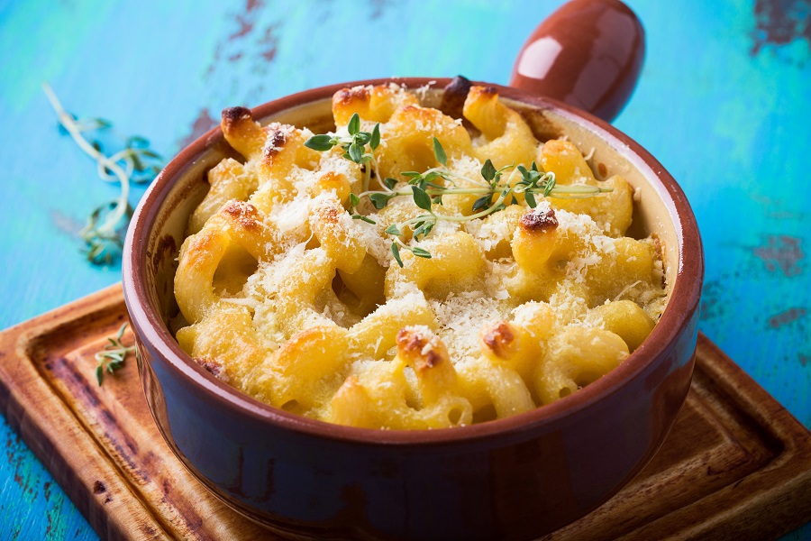 Easy macaroni and cheese crockpot recipes...Just the mention of the rich and creamy comfort dish, more lovingly called “Mac-n-cheese” is enough to bring smiles to a hungry crowd. How to Make Macaroni and Cheese in a Crockpot | Slow Cooker Mac and Cheese | Mac and Cheese Recipes