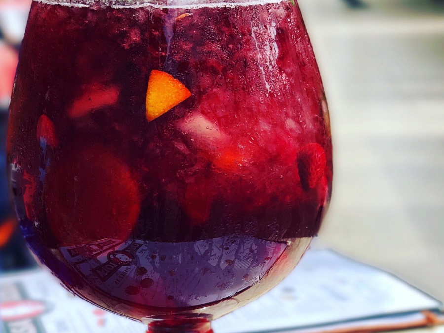 Fall red wine sangria recipes are perfect to cozy up with on chilly days and share with friends and family during holidays and gatherings. Fall Sangria Tasty | Fall Sangria With Apple Cider | Fall Sangria Caramel | Fall Apple Sangria | Simple Fall Sangria Recipe | Skinny Fall Sangria