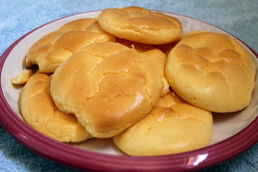 Low Carb Bread Recipes Close Up of Cloud Bread on a Red and White Plate