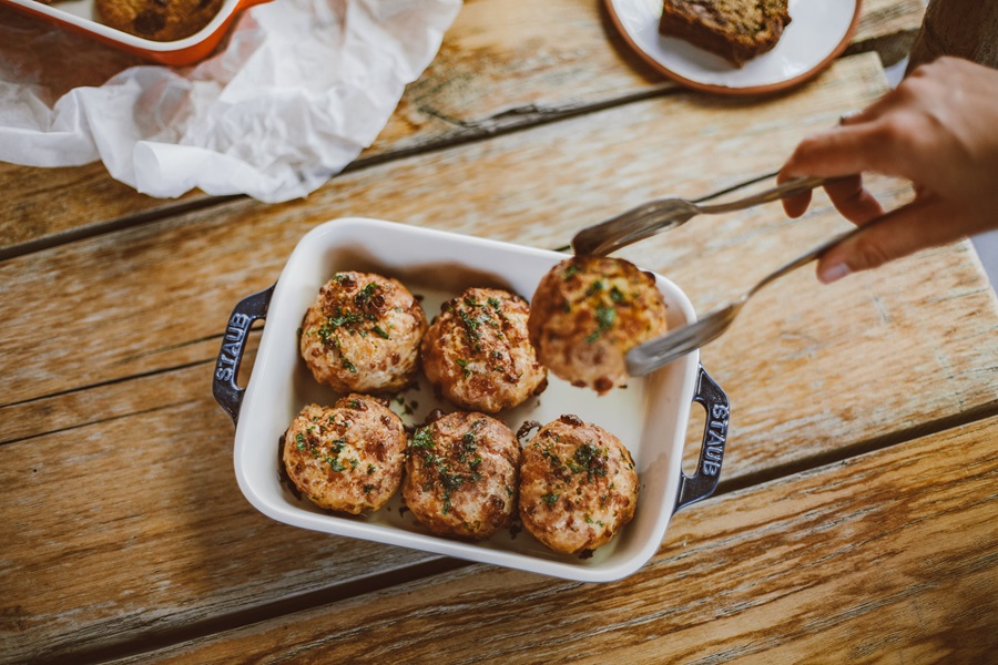 Low Carb Meatballs Recipe Ideas a Serving Dish Filled with Six Large Meatballs