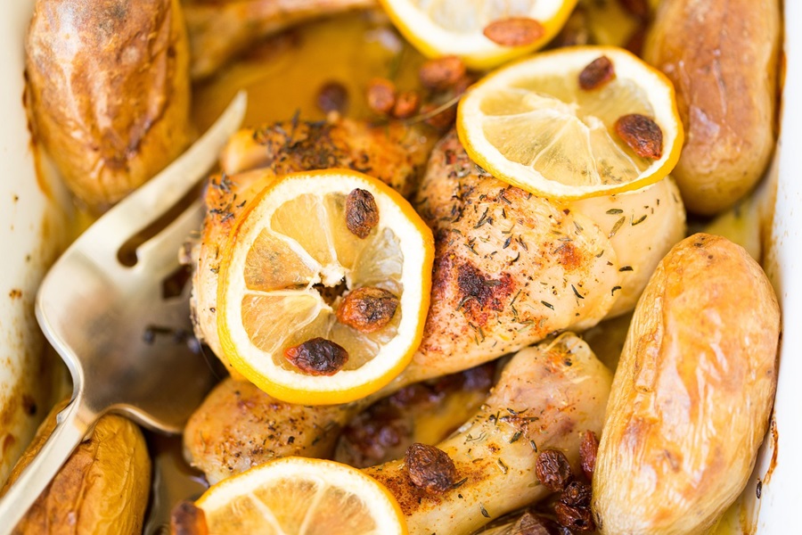 Paleo vs Keto Close Up of a Cooked Chicken Breast With Slice of Lemon